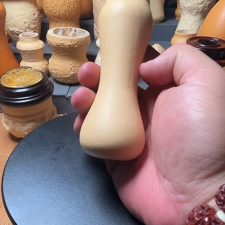 隐隐约约地看到一只大白