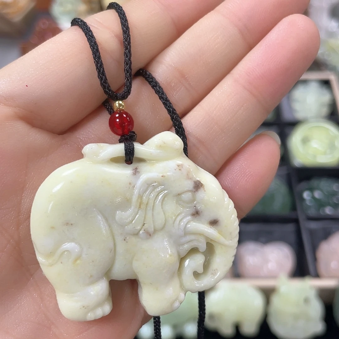 蛇纹石玉颈饰未镶嵌