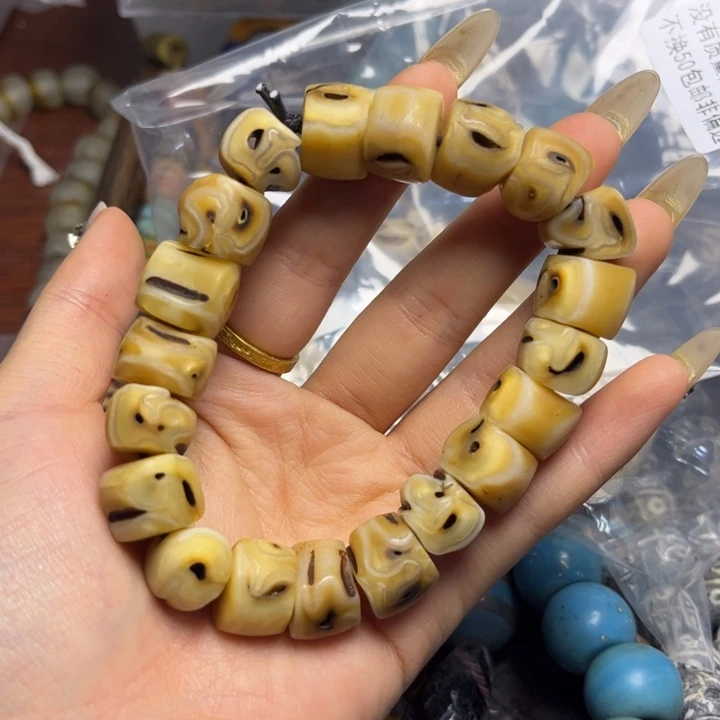 颈饰玻璃1570 驼牙一条