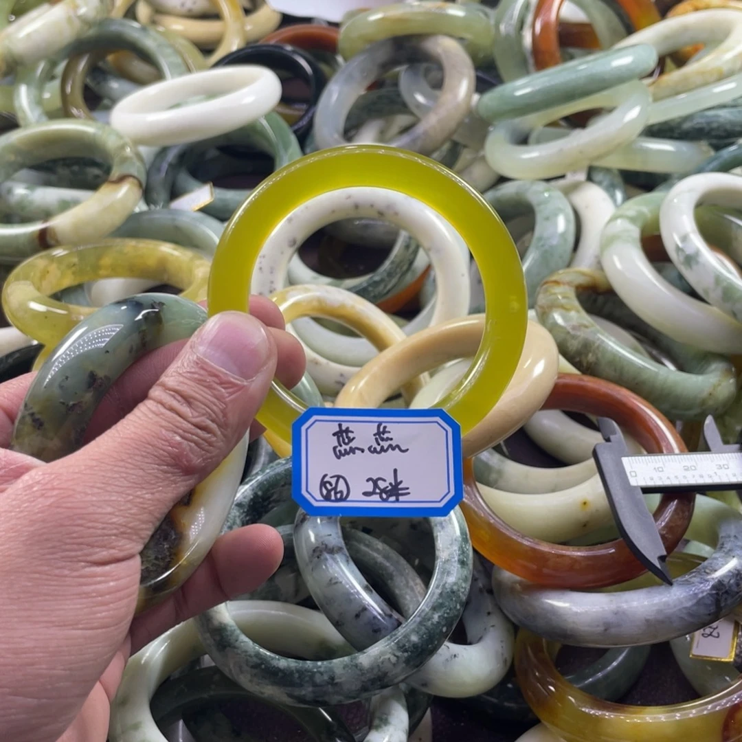 蕊***蕊蛇纹石玉未镶嵌手镯