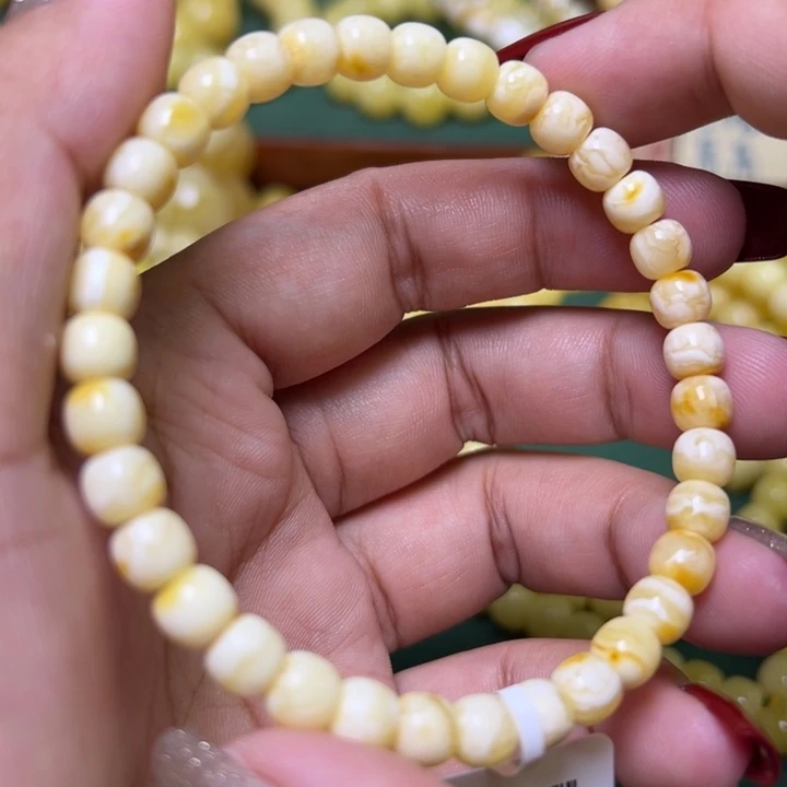 蜜蜡未镶嵌珠宝奇石