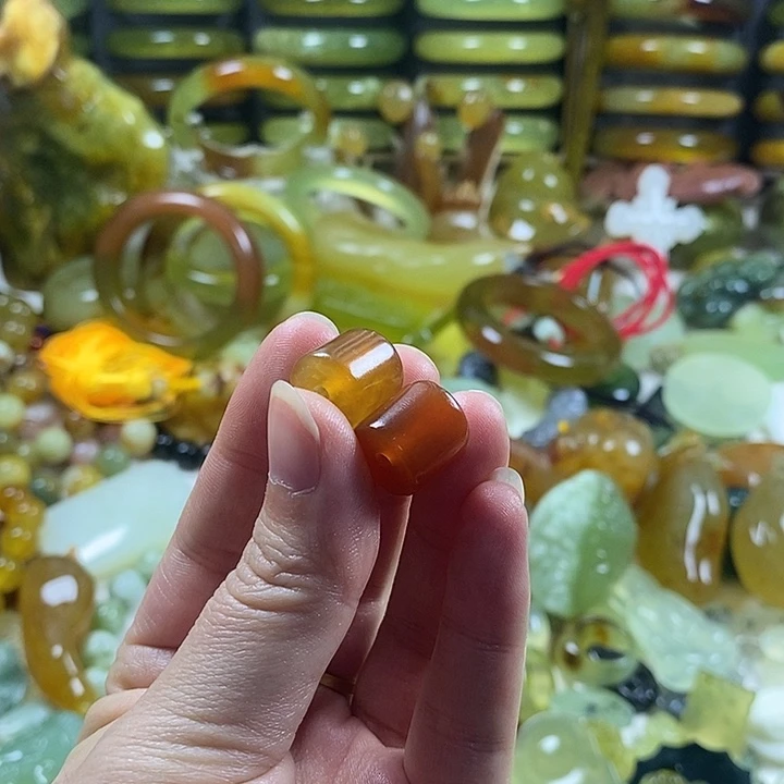 平***樂蛇纹石玉未镶嵌颈饰