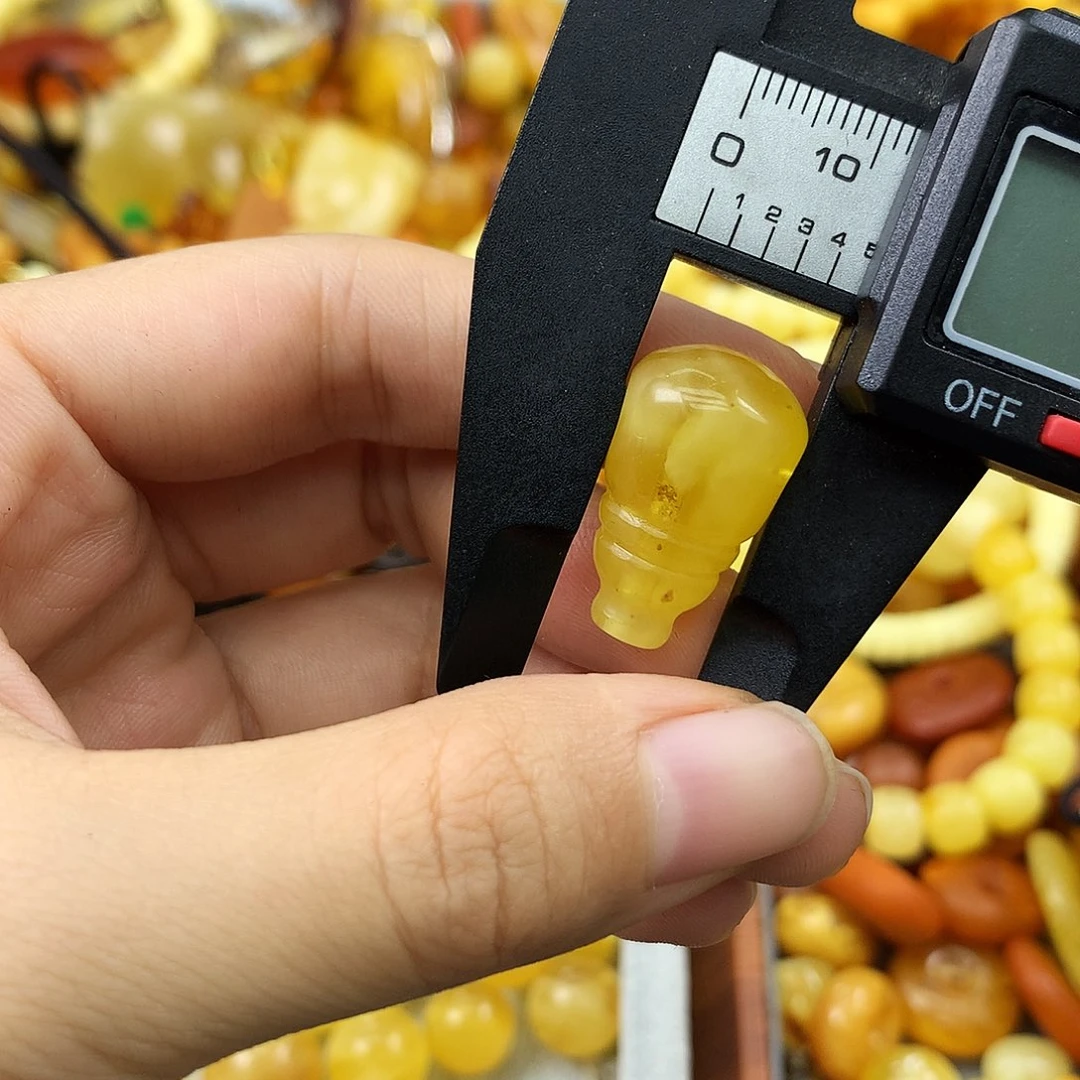 未镶嵌琥珀珠宝奇石