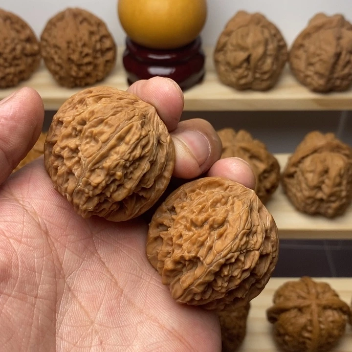 把件核桃38尺全品山地红皮磨盘