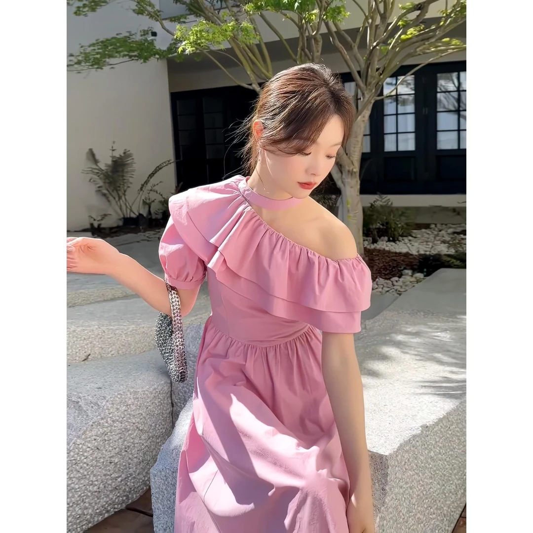 VOCKOO官方女装2025夏款法式优雅粉色气质连衣裙重工荷叶边露肩长