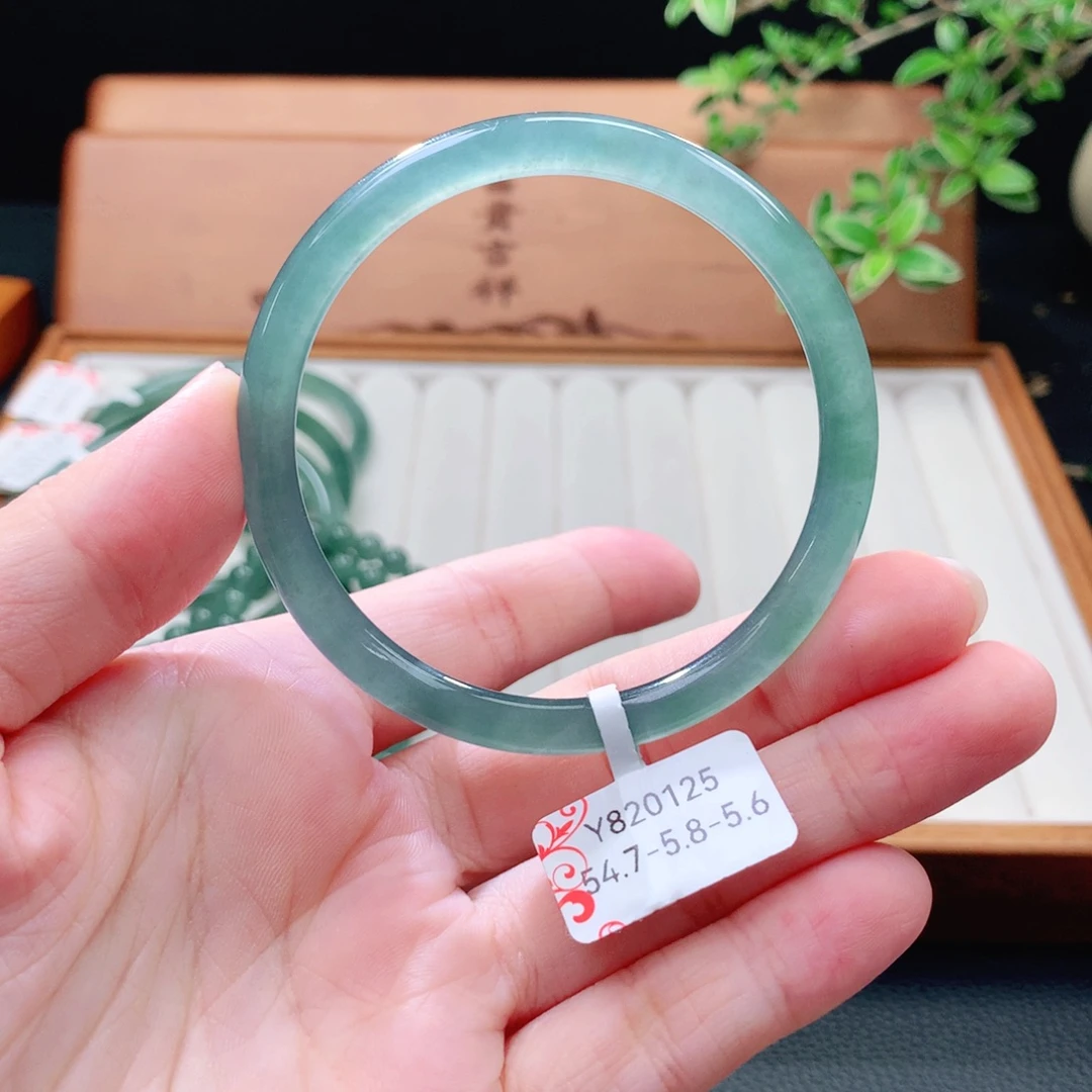 未镶嵌手镯（圆镯）翡翠