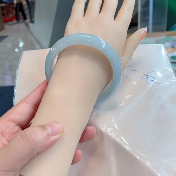 翡翠手镯未镶嵌手镯