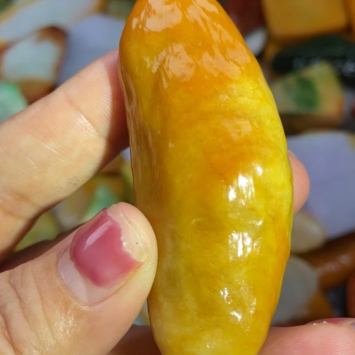 翡翠未镶嵌颈饰缅甸