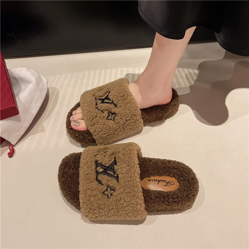 毛毛拖鞋女款字母刺绣2025新款秋冬季外穿时尚百搭网红超火毛拖鞋
