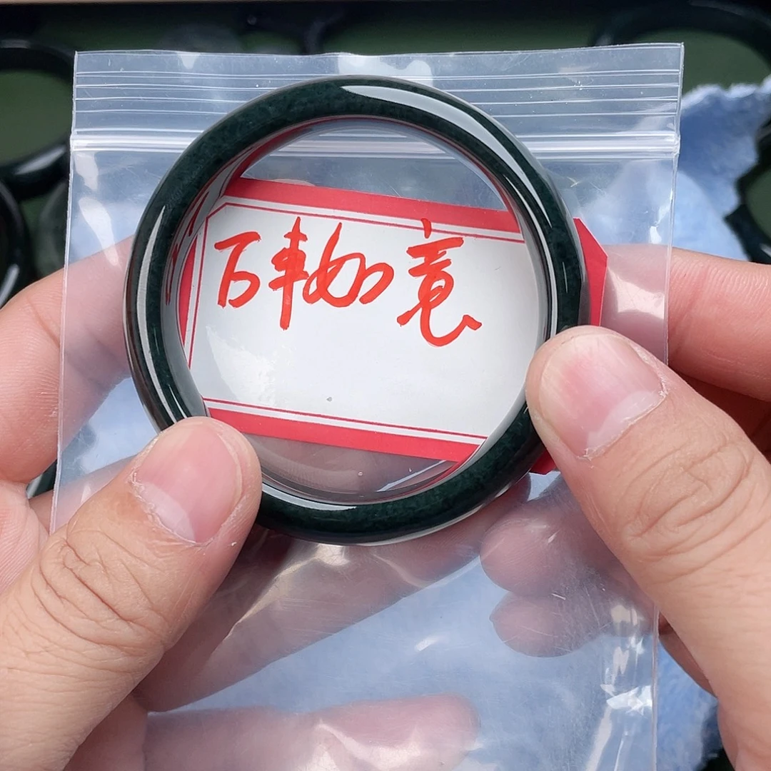 万***利和田玉未镶嵌手镯