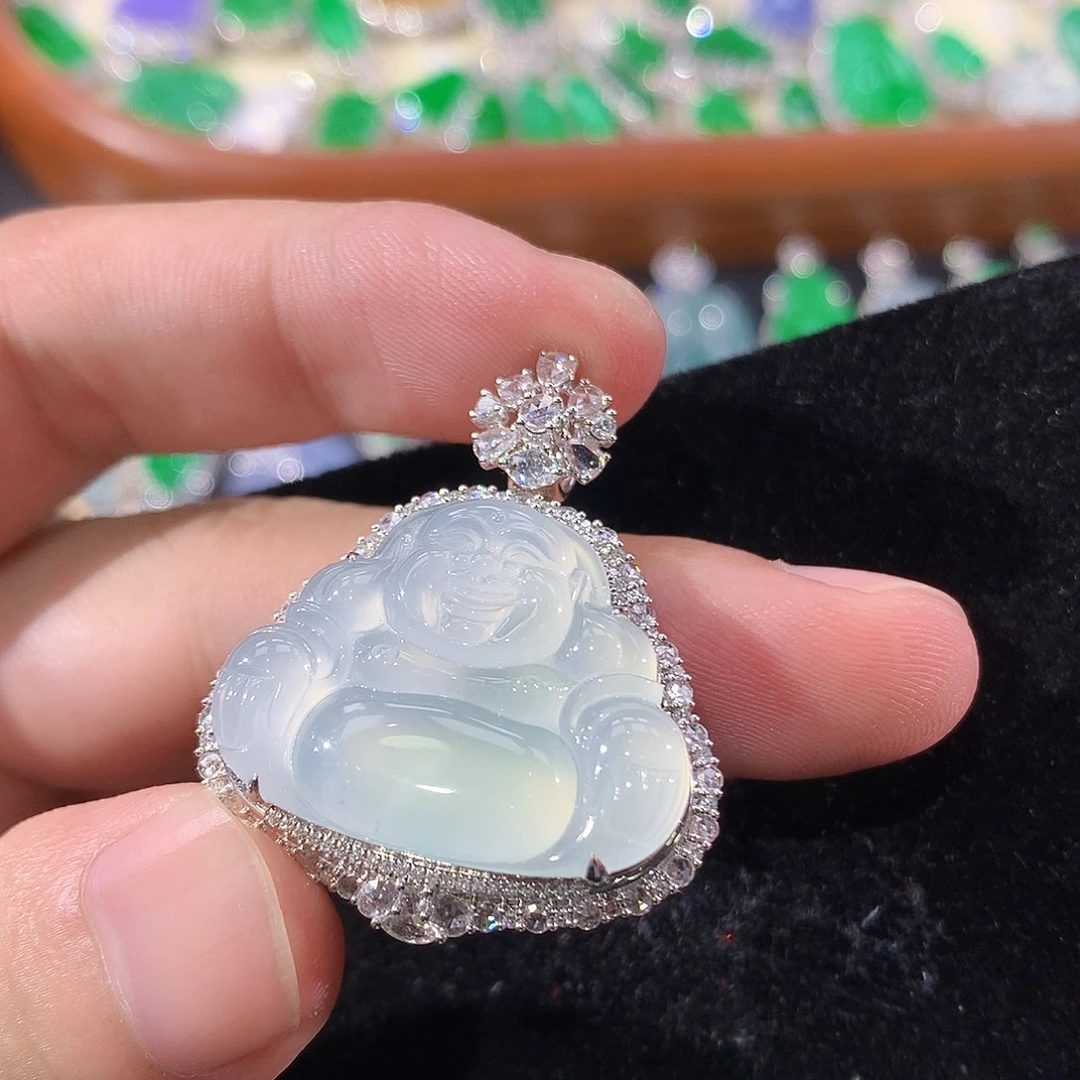 翡翠18K金镶嵌颈饰