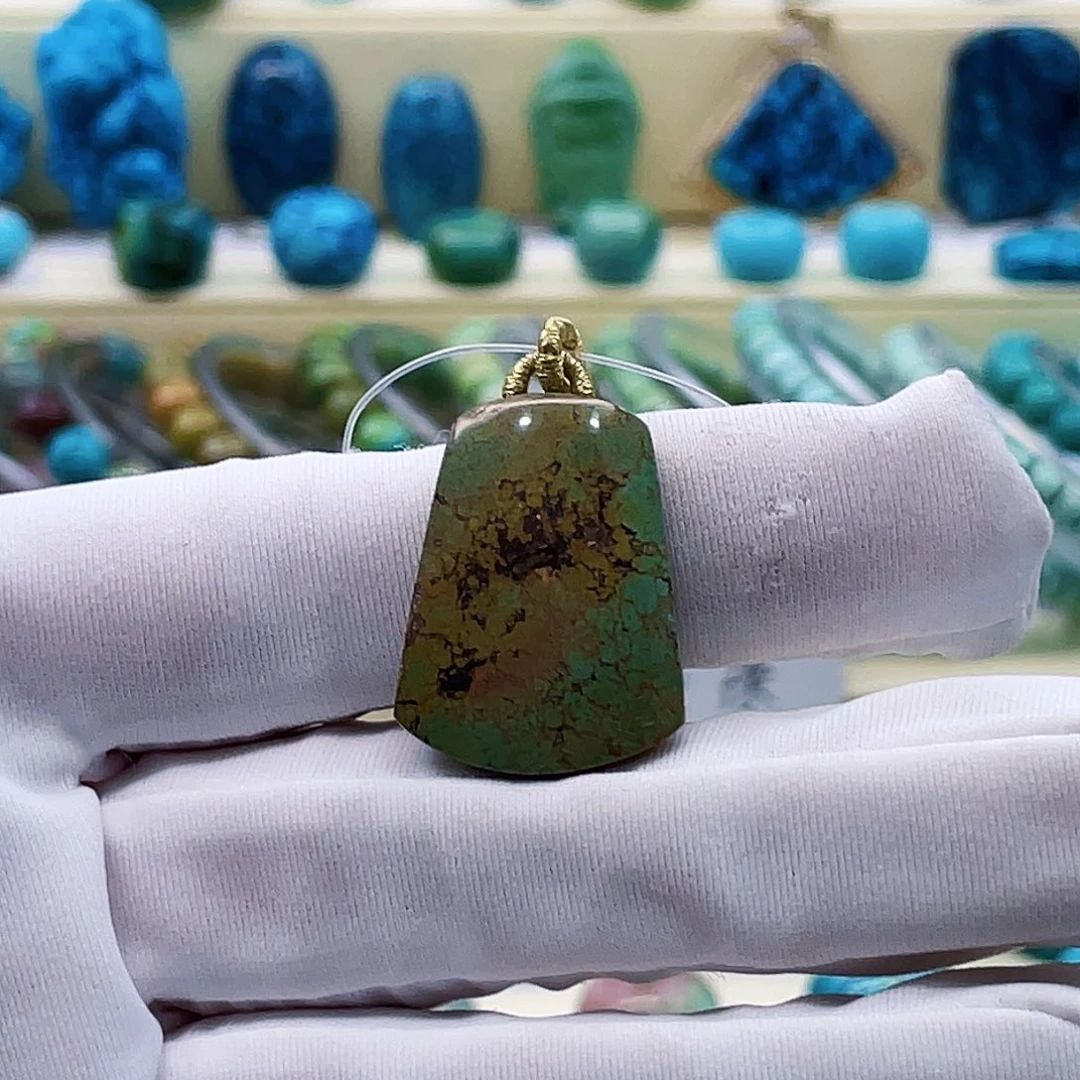 绿松石未镶嵌颈饰