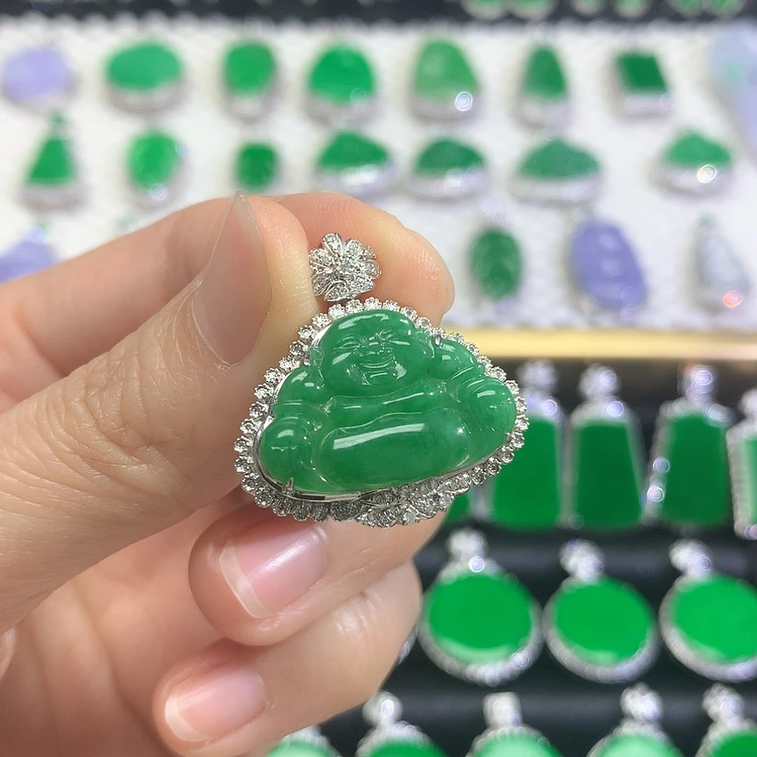 颈饰18K金镶嵌翡翠吊坠