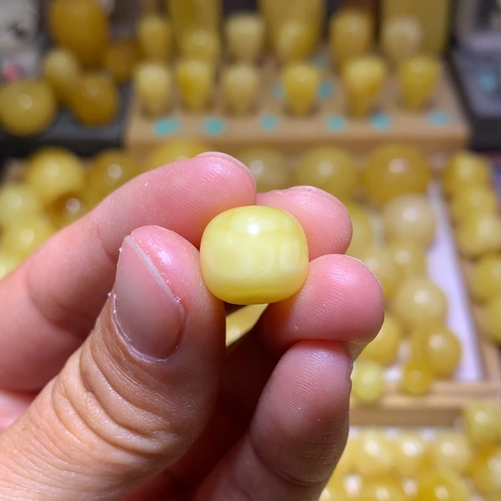 蜜蜡裸石未镶嵌煮**酒天然俄料金白溶洞妖花老型13.1