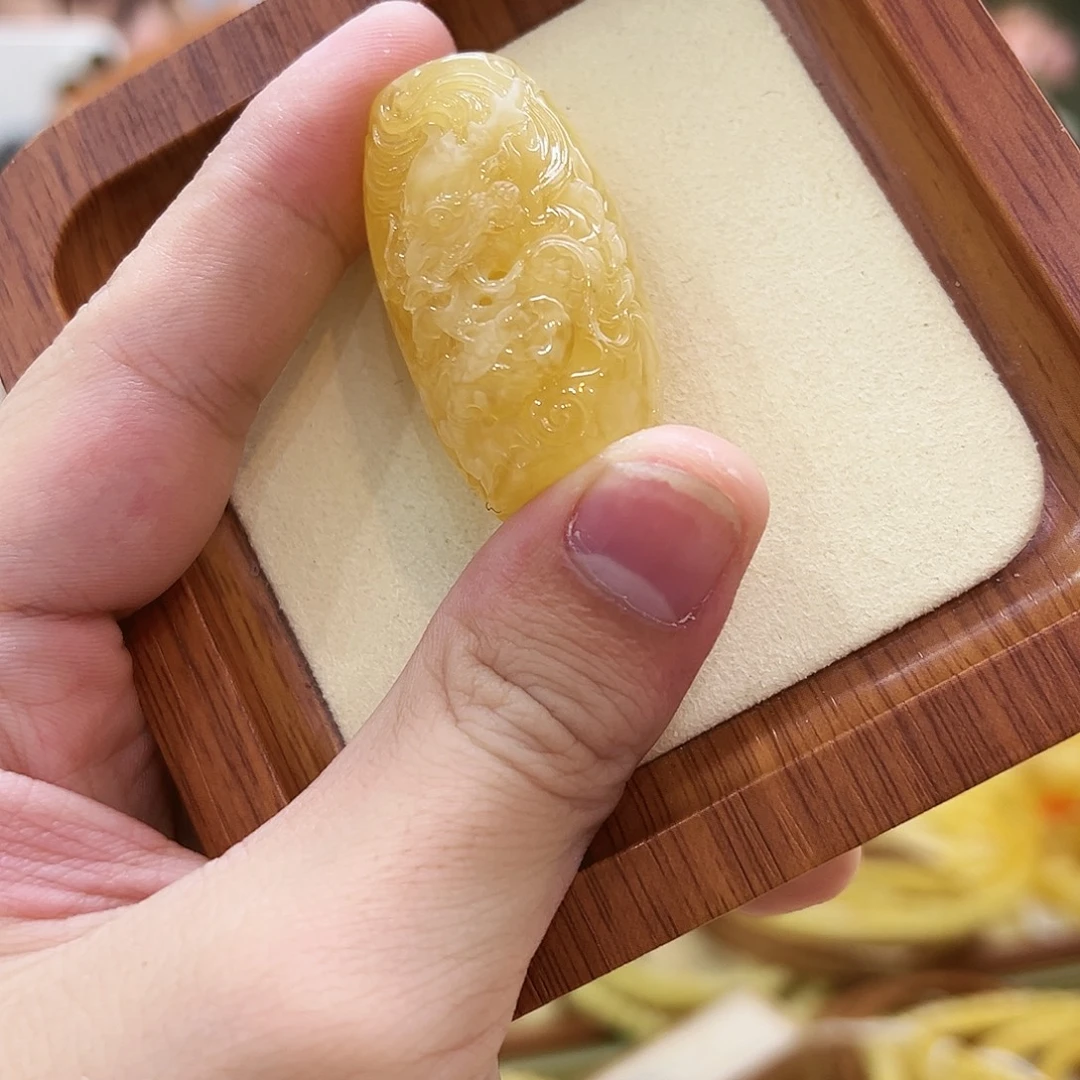 蜜蜡未镶嵌珠宝奇石