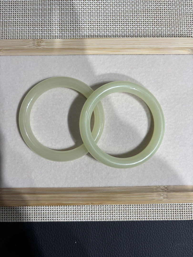 新疆天然玉石和田若羌料玉手镯