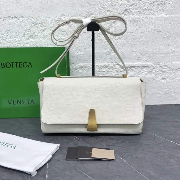 95新/葆蝶家/包包/250803XZ0018