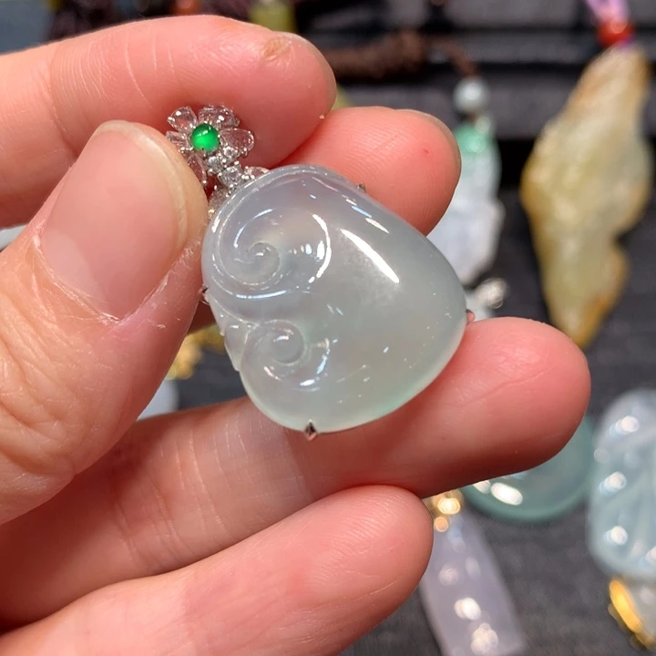 【闪购商品】颈饰18K金镶嵌翡翠翡翠