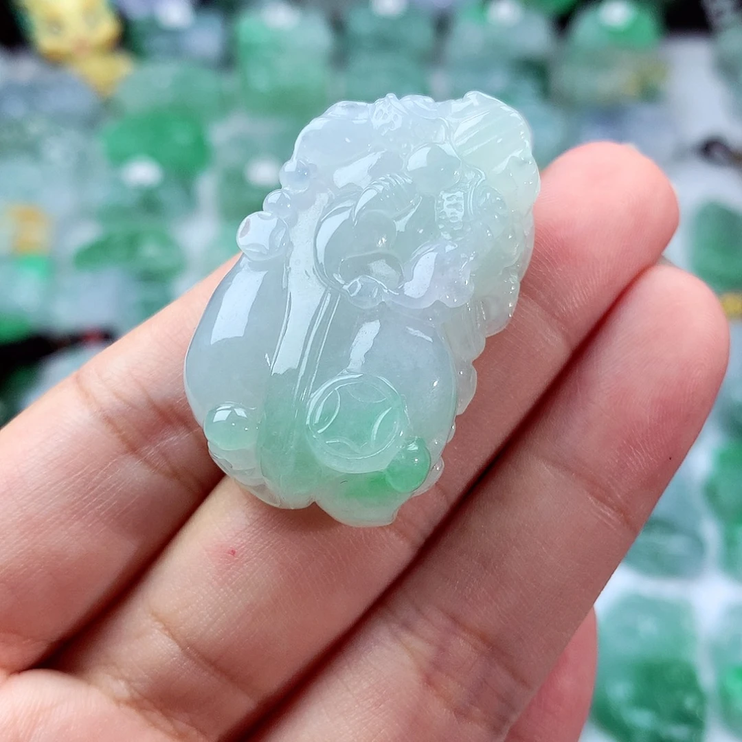 辛***砡颈饰未镶嵌翡翠翡翠