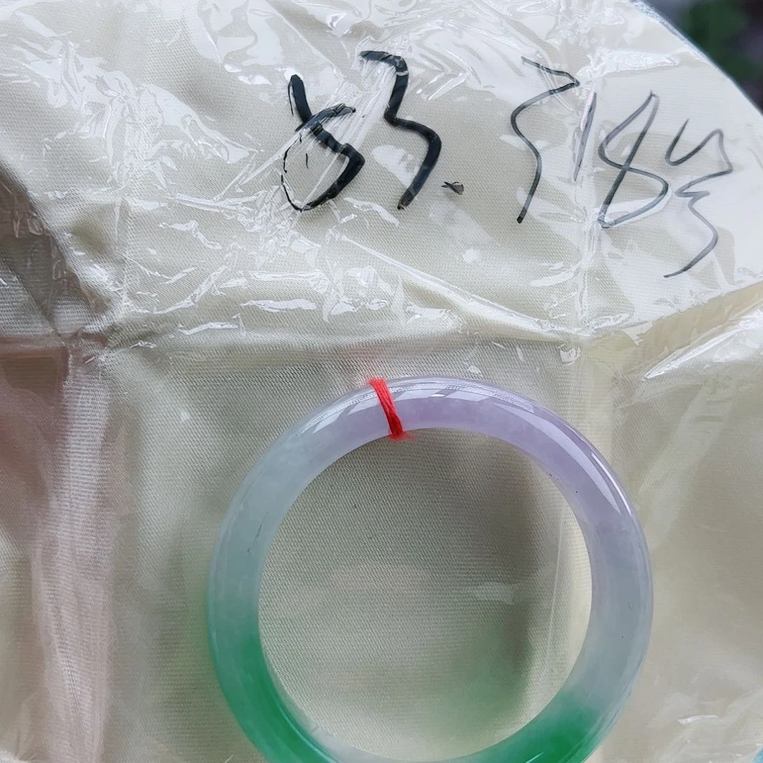 翡翠手镯未镶嵌翡翠