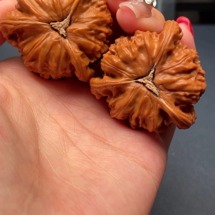 狼***生文玩核桃吊坠白狮子