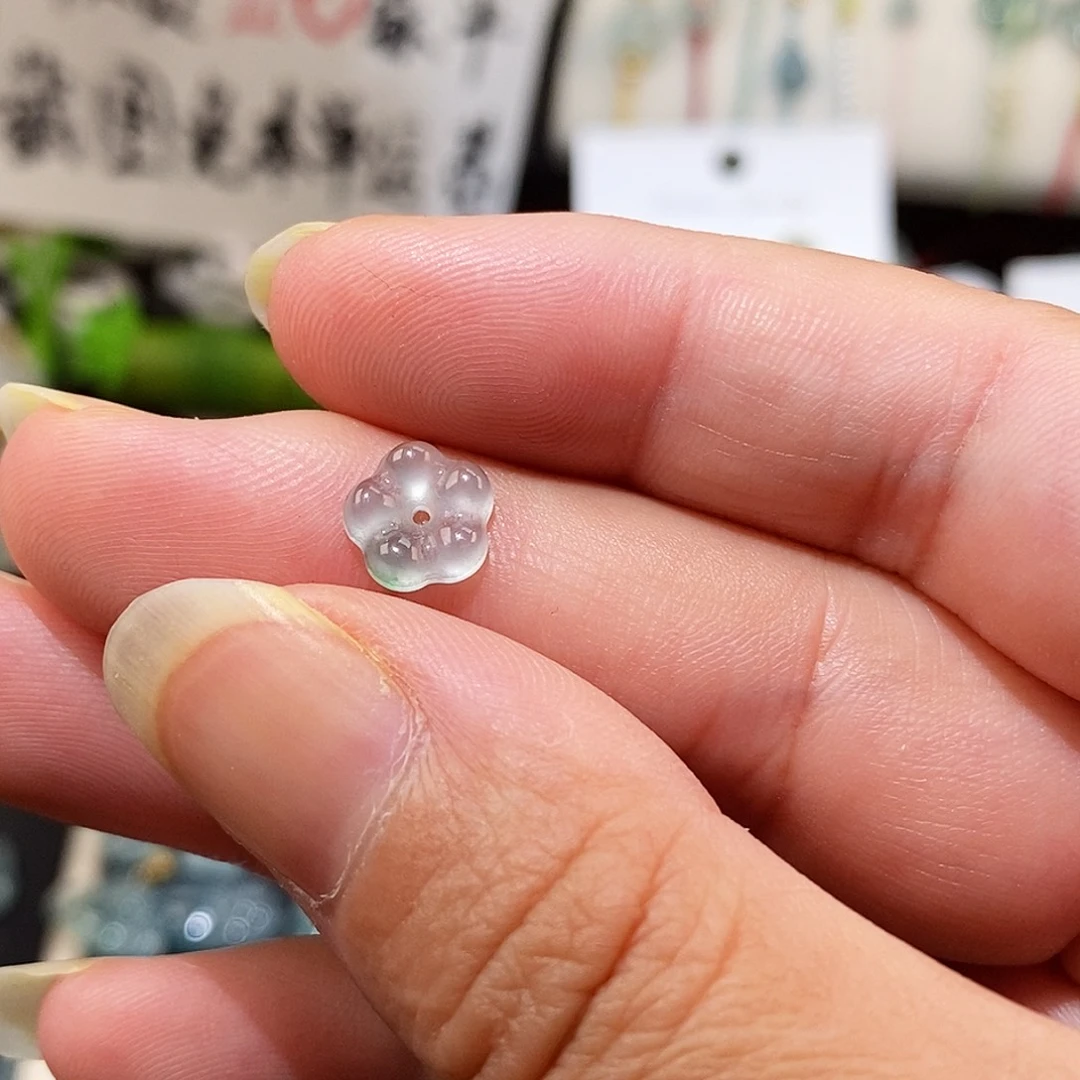 翡翠未镶嵌颈饰高冰小花