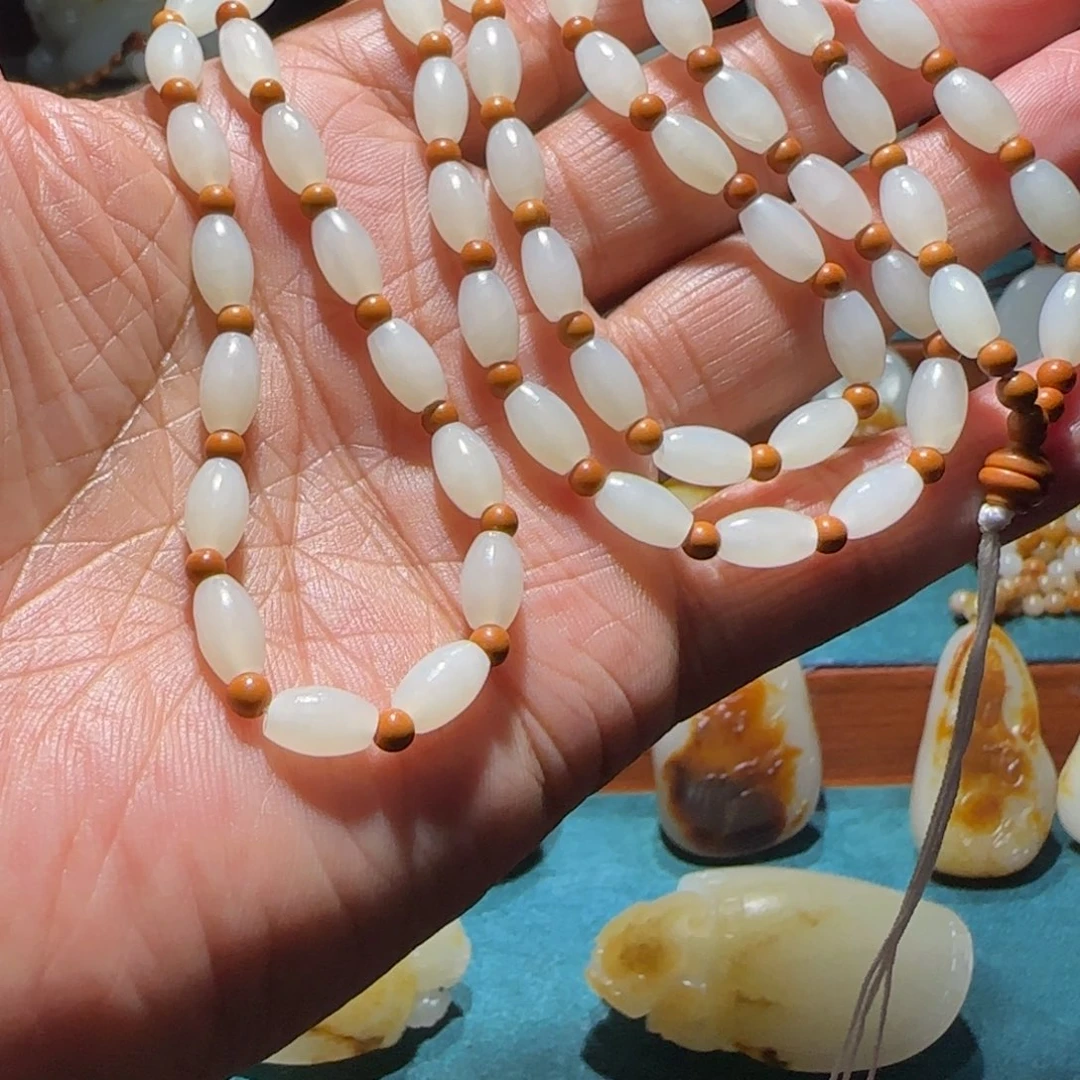 和田玉未镶嵌车挂