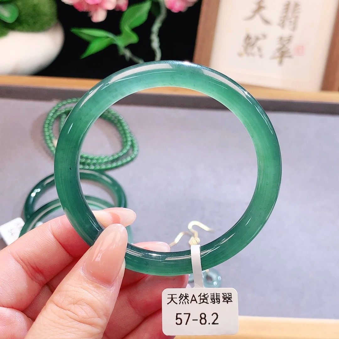 未镶嵌手镯（圆镯）翡翠