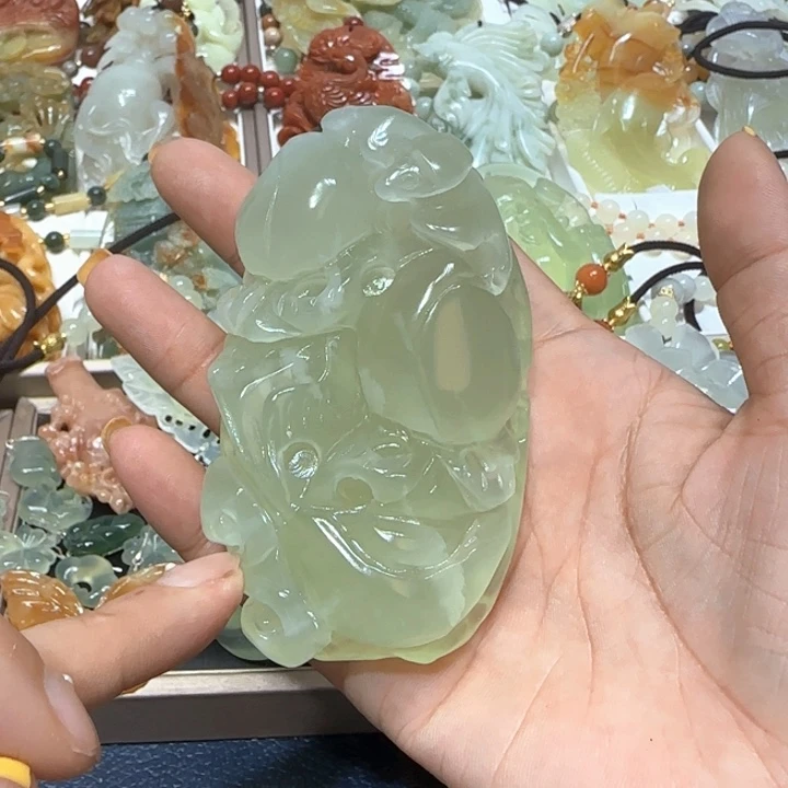 蛇纹石玉未镶嵌吊坠