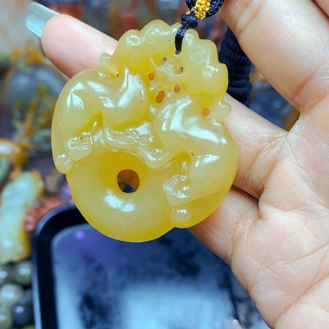 石英质玉（黄龙玉）未镶嵌颈饰