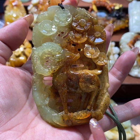 蛇纹石玉未镶嵌颈饰