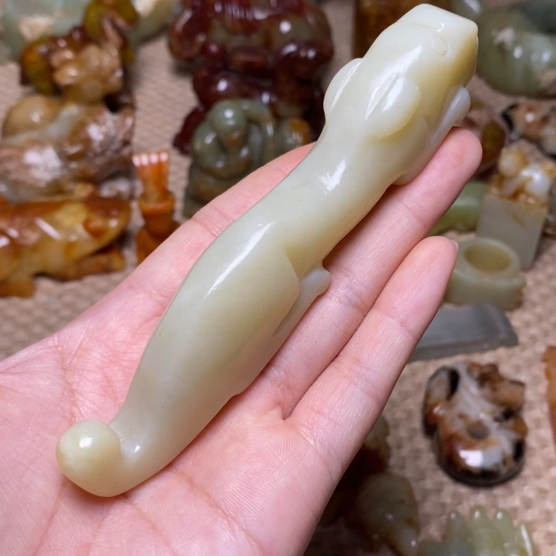 用***5蛇纹石玉未镶嵌颈饰