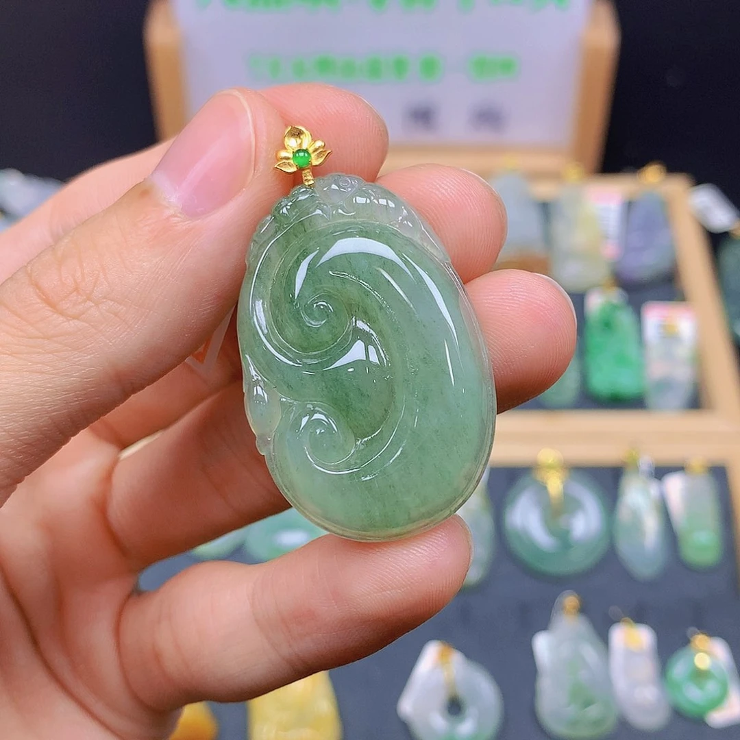 翡翠18K金镶嵌颈饰翡翠