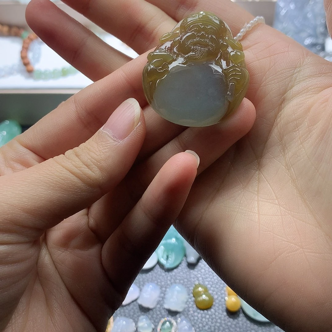 翡翠未镶嵌颈饰财神