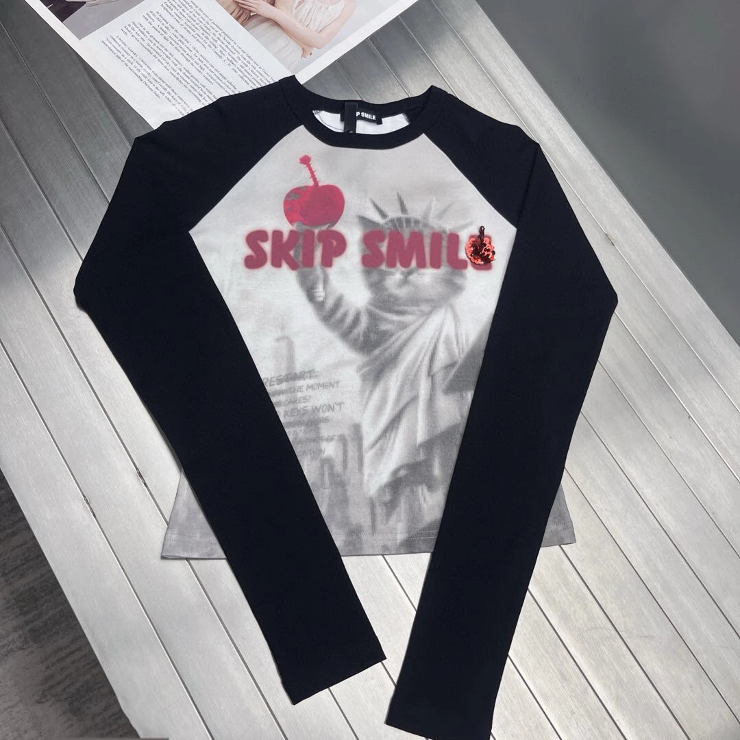深圳南油出品TTONE长袖针织圆领插肩袖小猫咪女士T恤短款黑色时尚