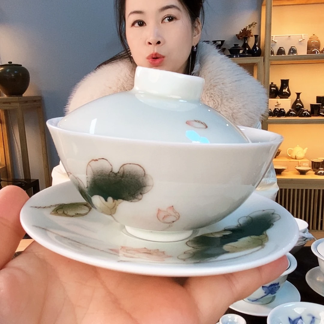 戏墨白釉荷花三才盖碗