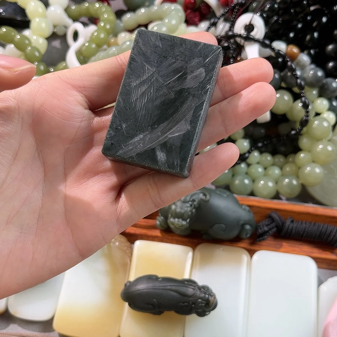 和田玉颈饰未镶嵌浮**梦