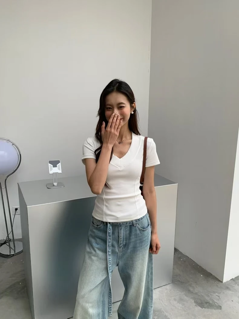 【哲妈女装】经典V领百搭修身短袖2523