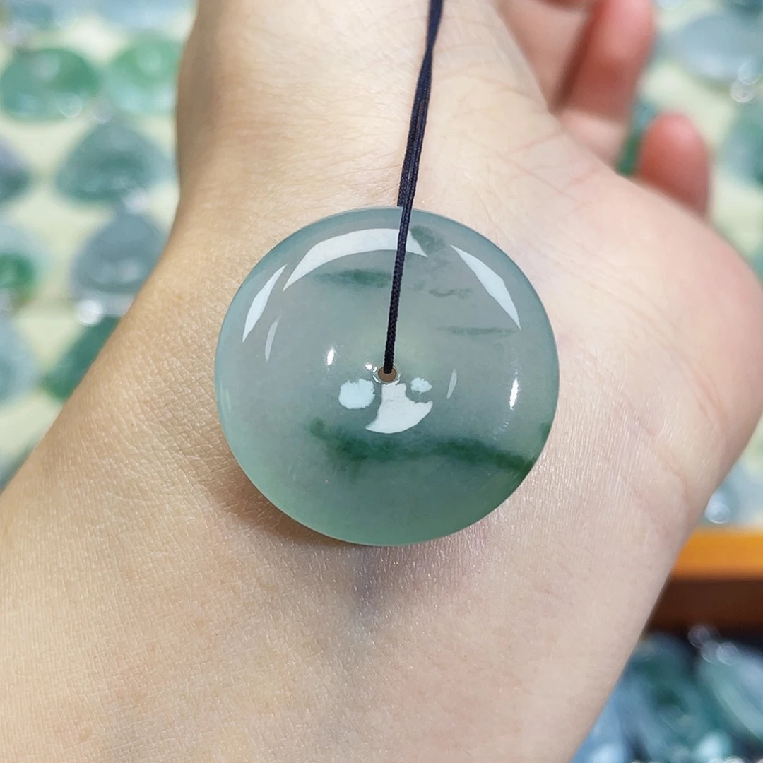 翡翠颈饰未镶嵌吊坠