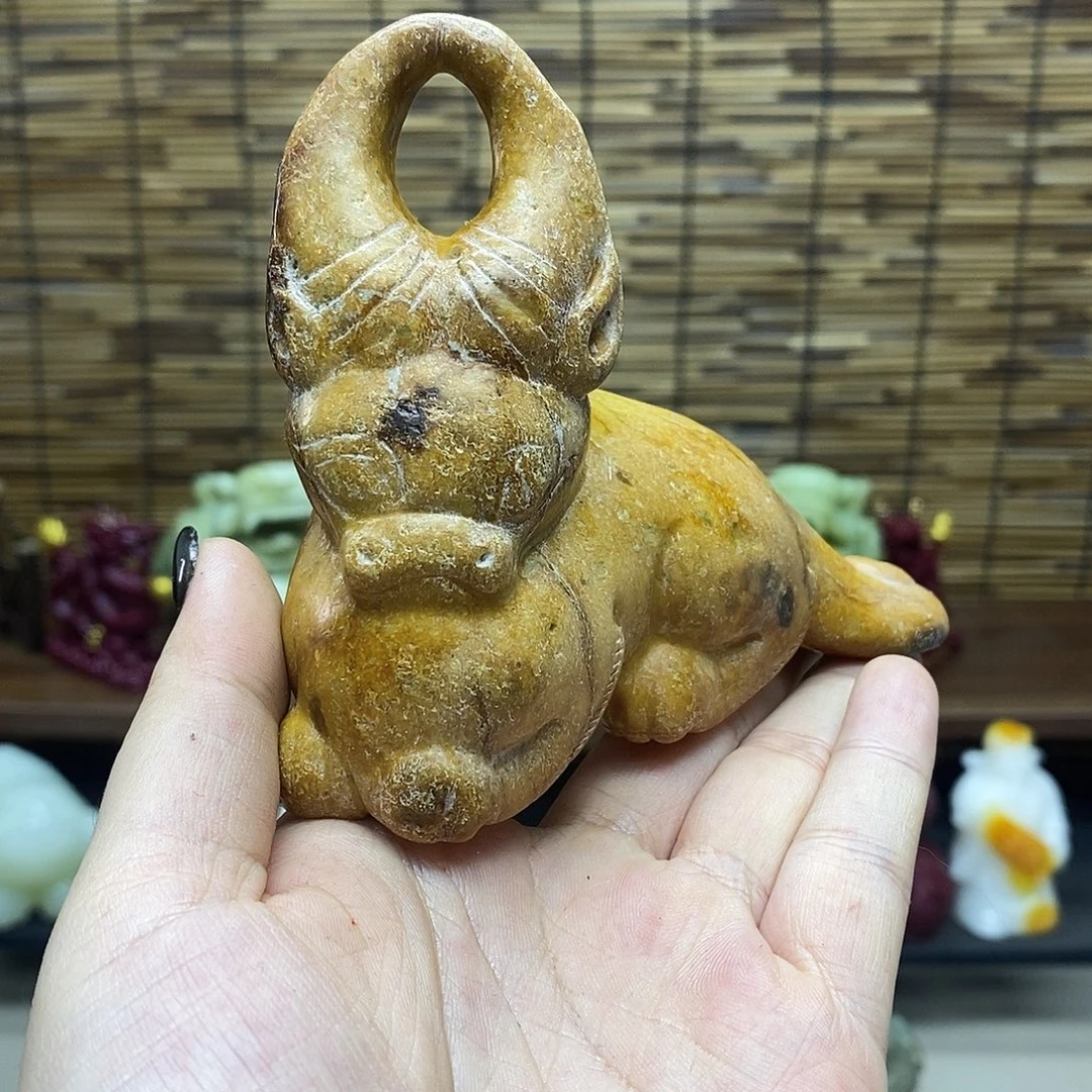 透闪石-蛇纹石玉未镶嵌把件