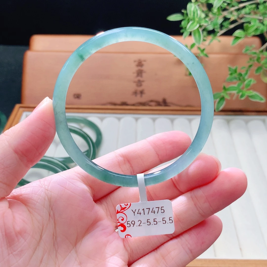 未镶嵌手镯（圆镯）翡翠