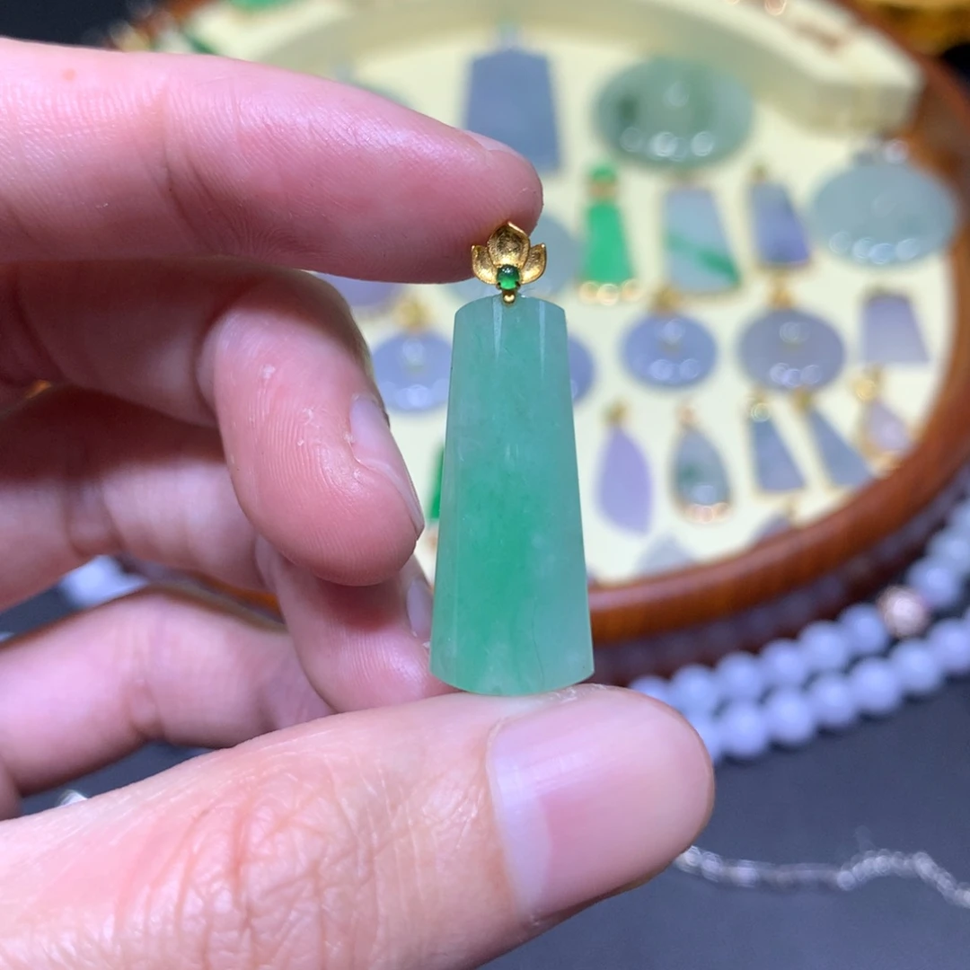 翡翠吊坠(不含链)18K金镶嵌