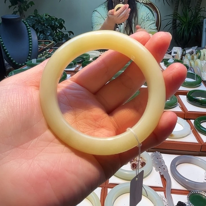 和田玉手镯未镶嵌且末黄口60圈口