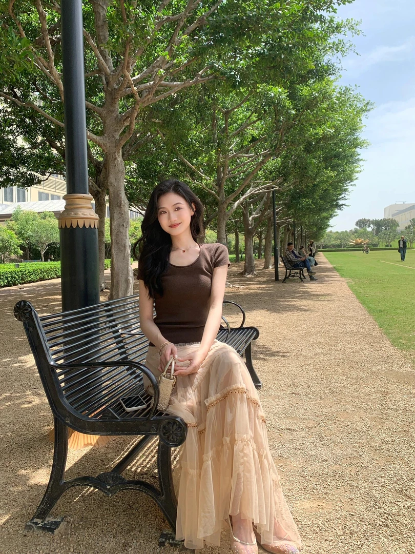 夏季新款法式穿搭温柔风设计感短袖T恤上衣高腰气质半身裙套装女