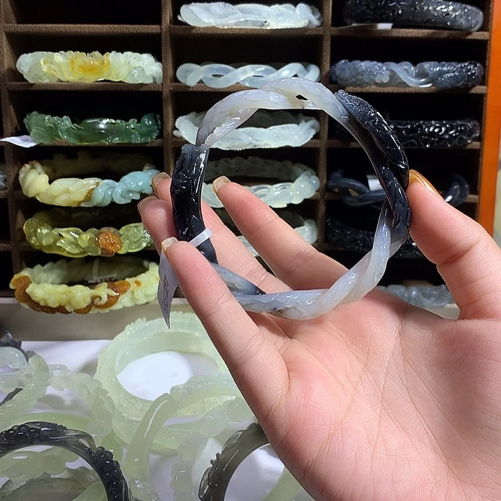 蛇纹石玉未镶嵌手镯