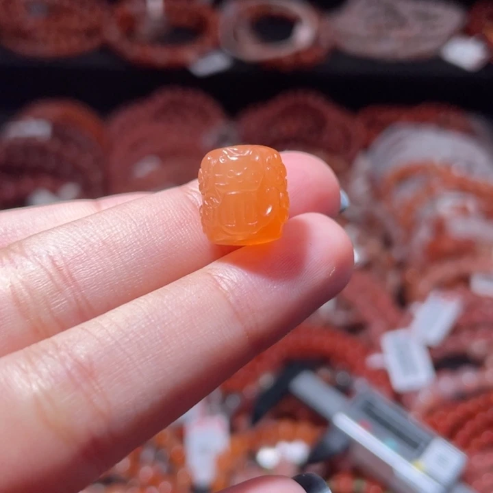 南红玛瑙未镶嵌猫猫桶珠1025