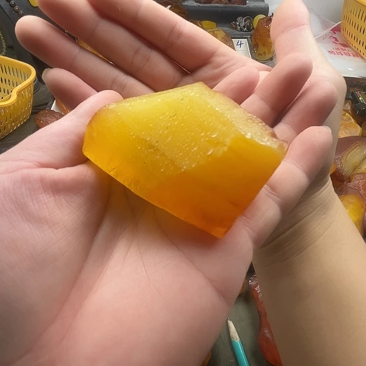 徐***徐定制琥珀未镶嵌纯天然蜜蜡吊坠