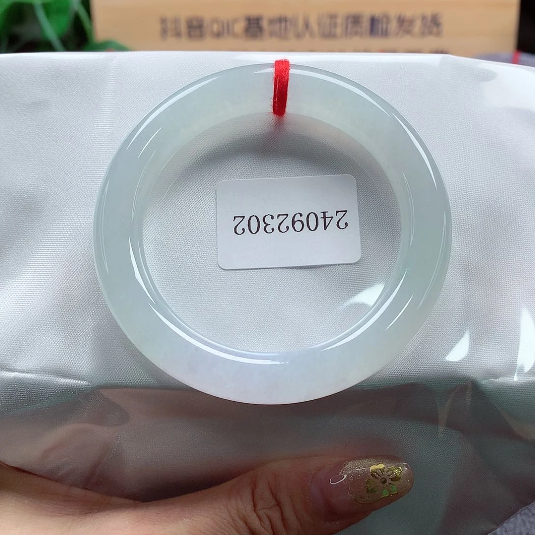 翡翠手镯（圆镯）未镶嵌天然A货翡翠手镯，89号