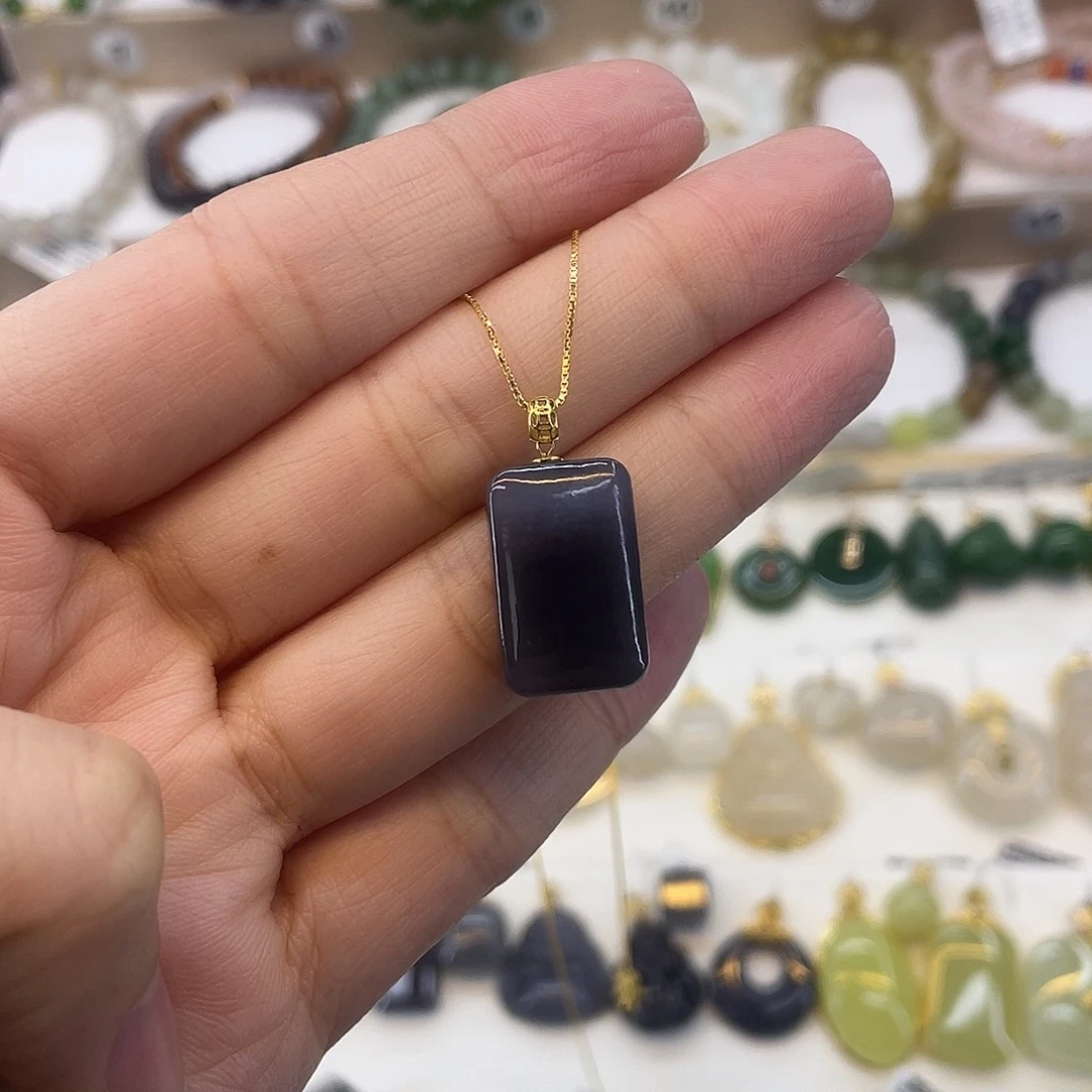 和田玉18K金镶嵌吊坠(赠链)