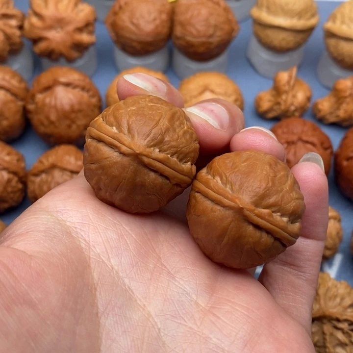 文玩核桃把件老龙珠